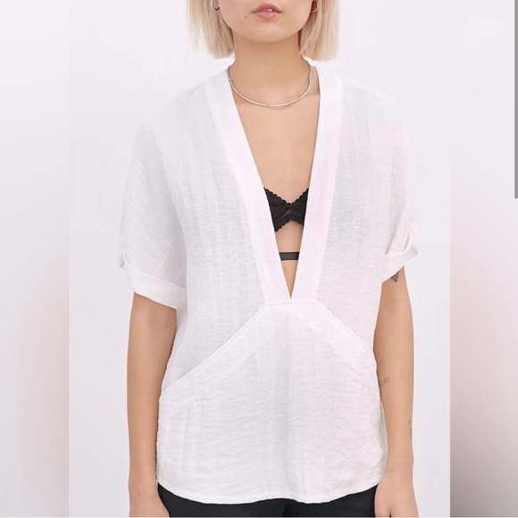 Silence + Noise Carson Plunge-Front
White Top, Size Large - Picture 1 of 15